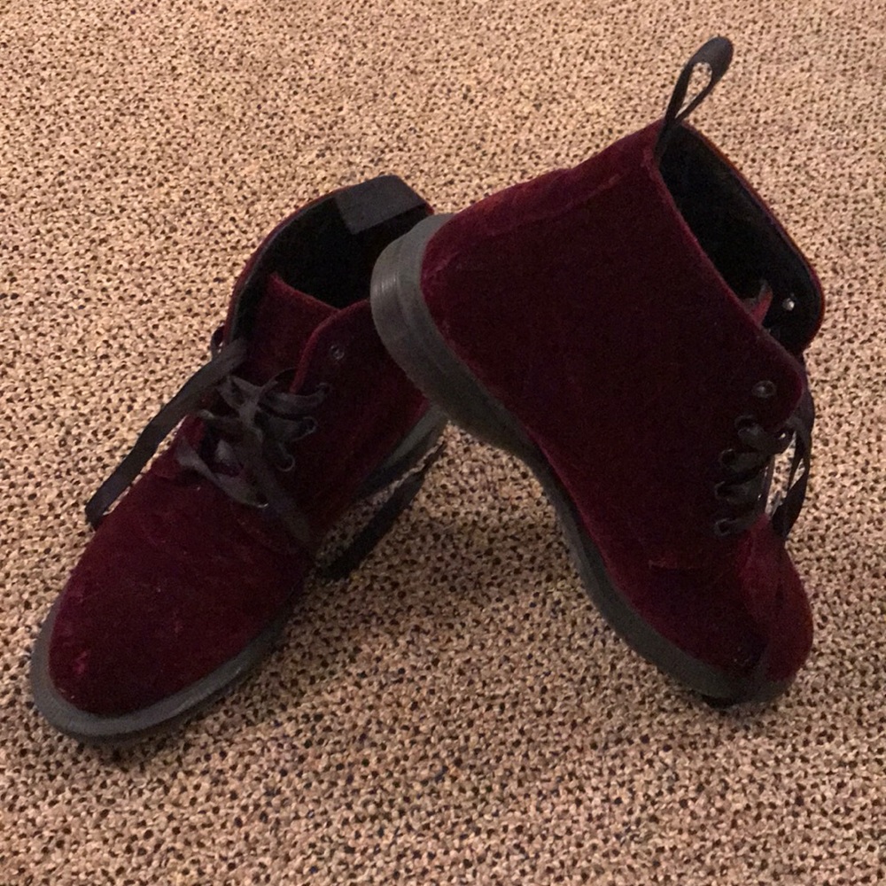 Dr Martens Velvet Bootie